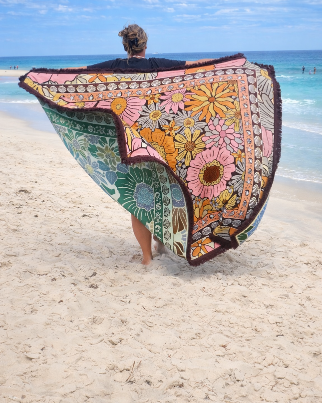 a boho, floral, beach, shell, starfish patterned, 100% cotton woven rug.
suitable for picnic rug, beach blanket throw rug, bed throw rug, couch throw rug, decor rug, outdoor rug, affordable