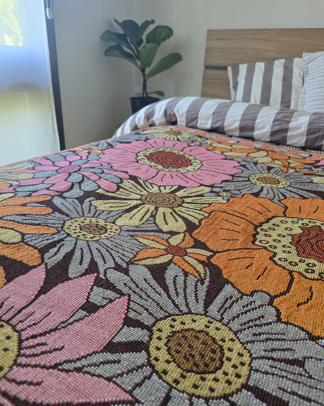 a boho, floral, beach, shell, starfish patterned, 100% cotton woven rug.
suitable for picnic rug, beach blanket throw rug, bed throw rug, couch throw rug, decor rug, outdoor rug, affordable