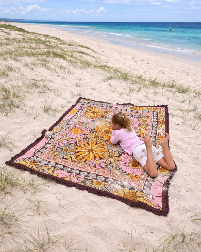 a boho, floral, beach, shell, starfish patterned, 100% cotton woven rug.
suitable for picnic rug, beach blanket throw rug, bed throw rug, couch throw rug, decor rug, outdoor rug, affordable